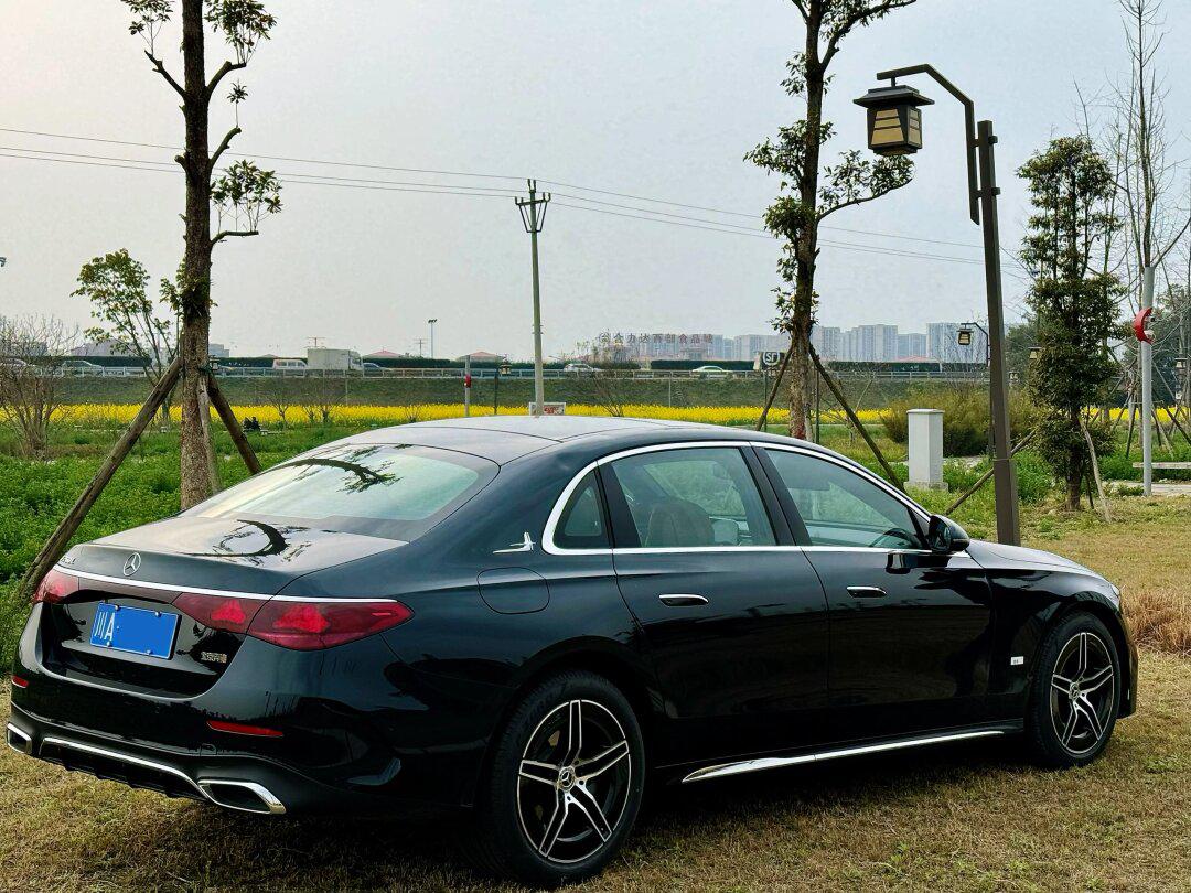 成都99向开满油菜花的春天"e"路奔驰98