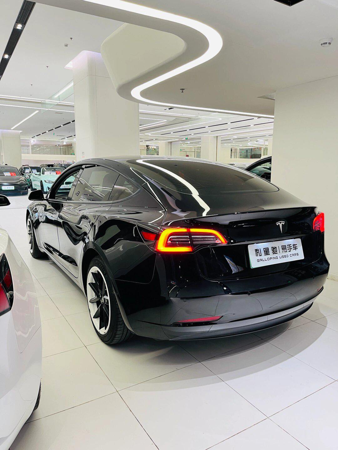 0616.6万,特斯拉model 3 标续21改款黑色车漆