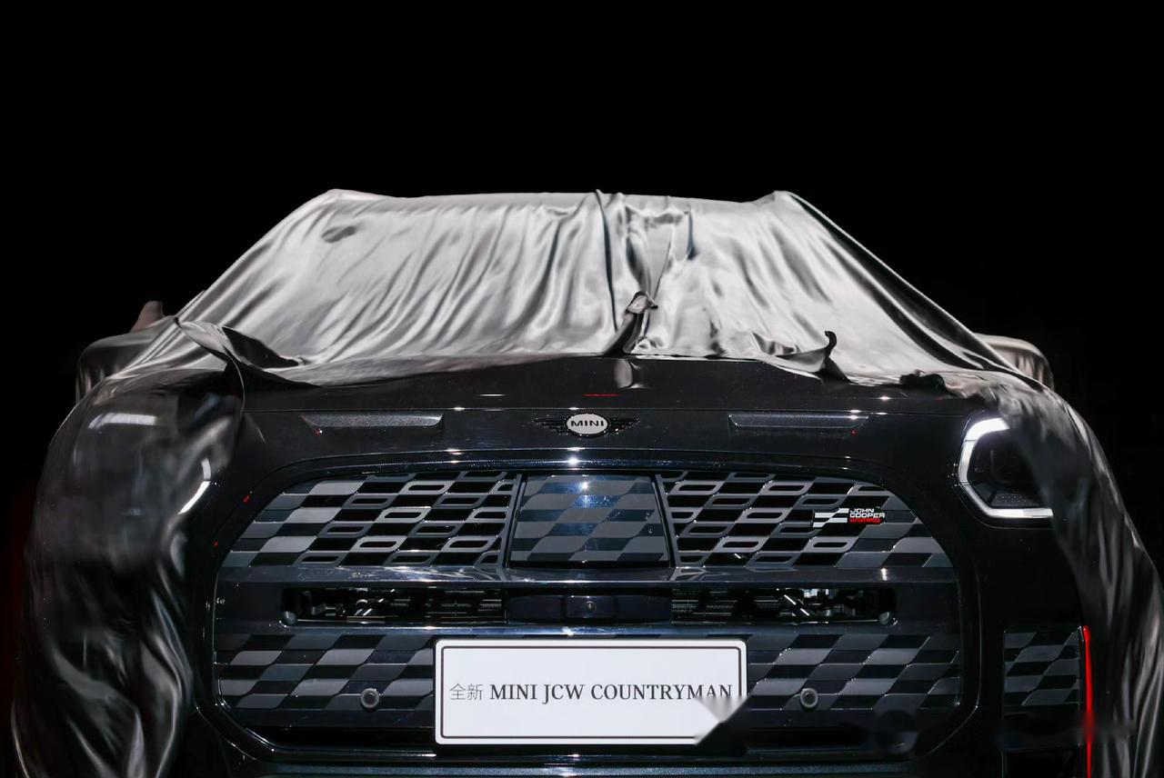 98万,外观方面采用更多熏黑_mini jcw countryman社区_易车社区