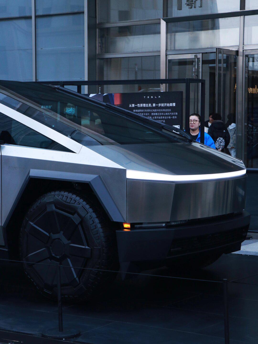 特斯拉cybertruck青岛巡展!