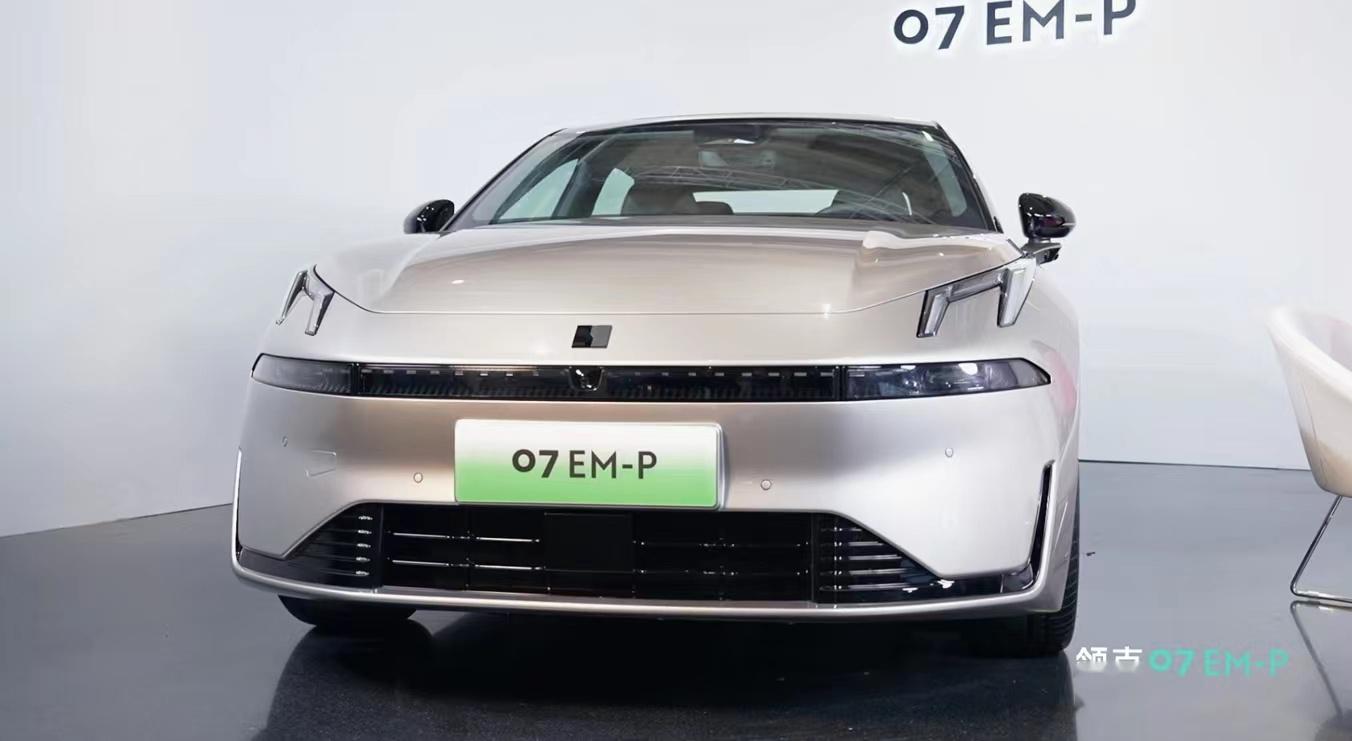 领克07 em-p 车型亮相:"首发独创"激光雕刻纹理,可选"深海蓝   白