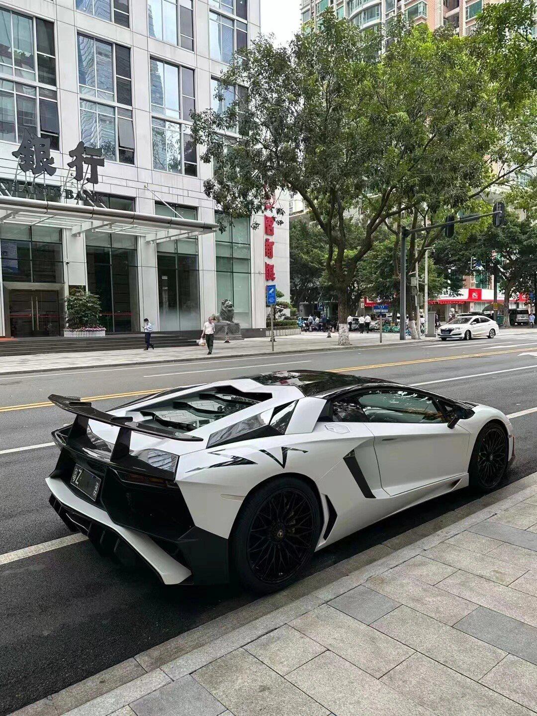 粤澳15年兰博基尼aventador lp700-4 左舵 改全套super_有钱人的社区