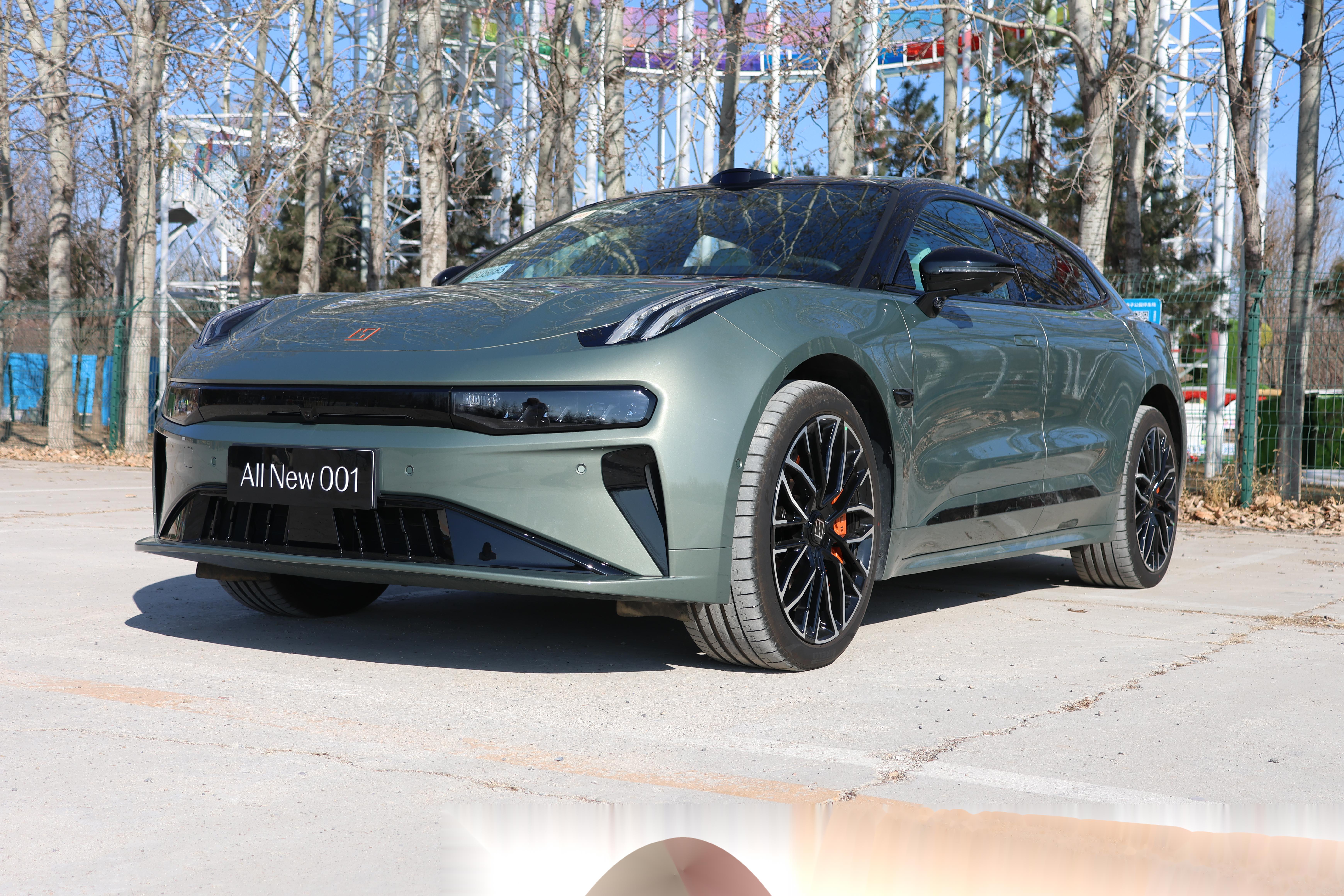 今天受邀来到下线参加全新极氪001的试驾,之前在杭州发布会上就了解过