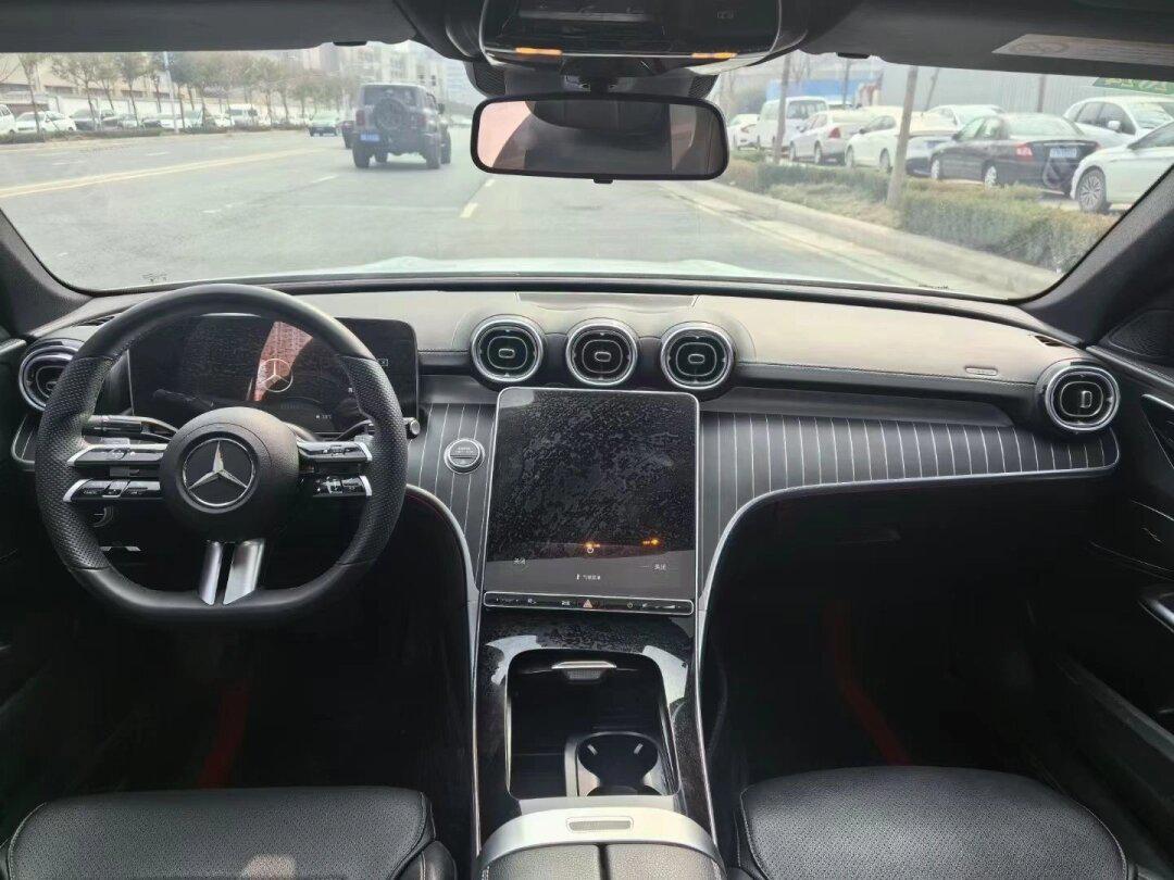 22年奔驰c260l运动版,电动座椅,分段式全景天窗主动刹车,自动泊车