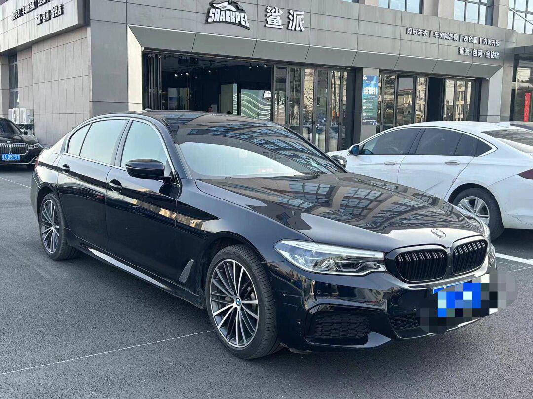 到店20年宝马530,黑红搭配,安全行驶5万公里,全车带车衣,性价比高🚗