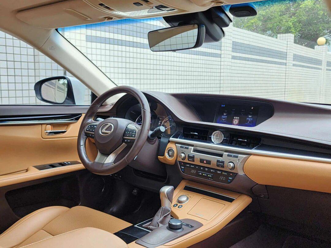 2015年雷克萨斯es200 舒适版 本地一手车,9万多公里,15改款2.
