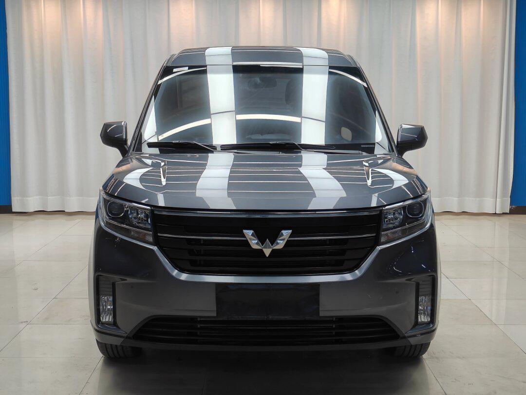 首付5000五菱大商务开回家!