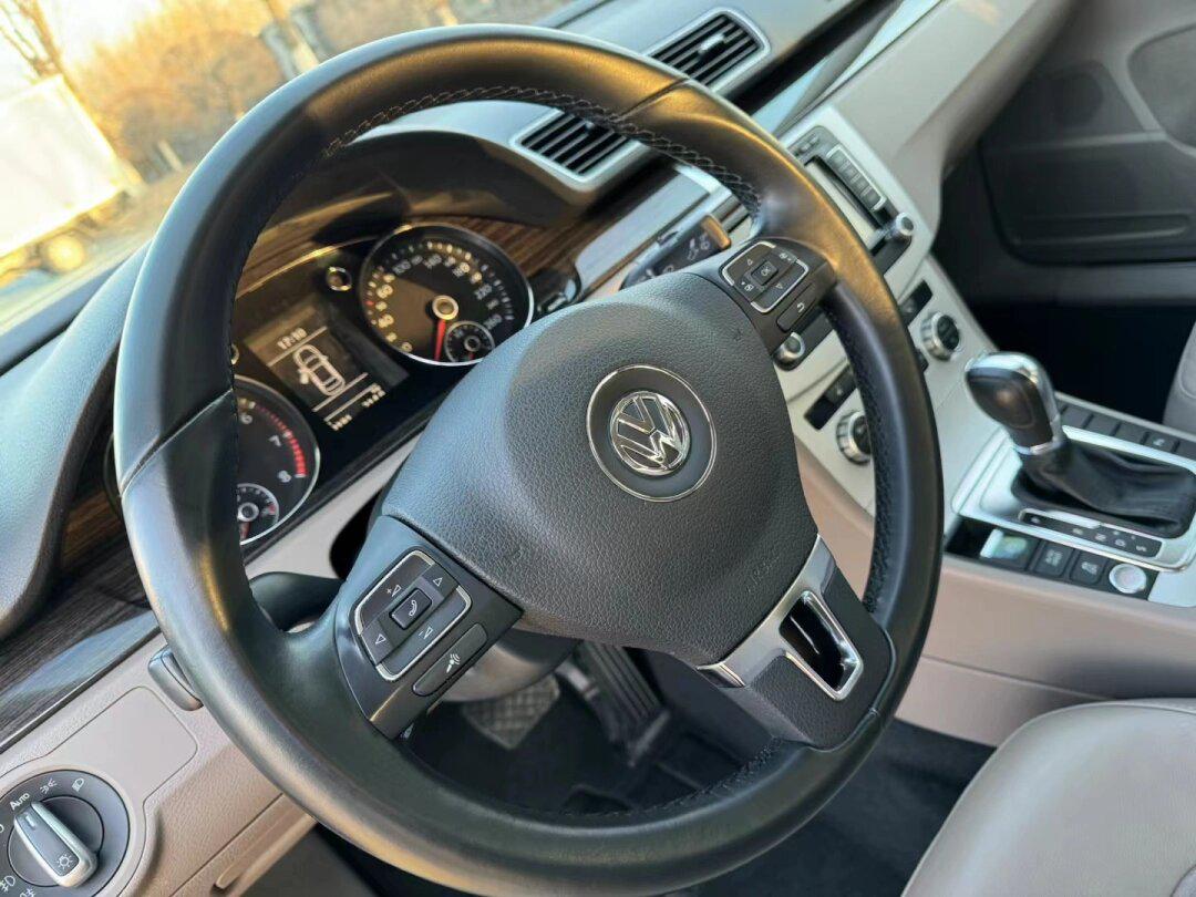 0712年大众迈腾2.0t尊贵型