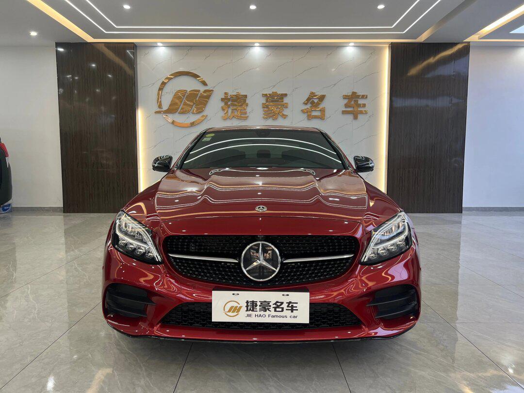 新到:2021年5月奔驰c260星耀臻藏版,2.8万公里,极品车况,配置丰富:柏