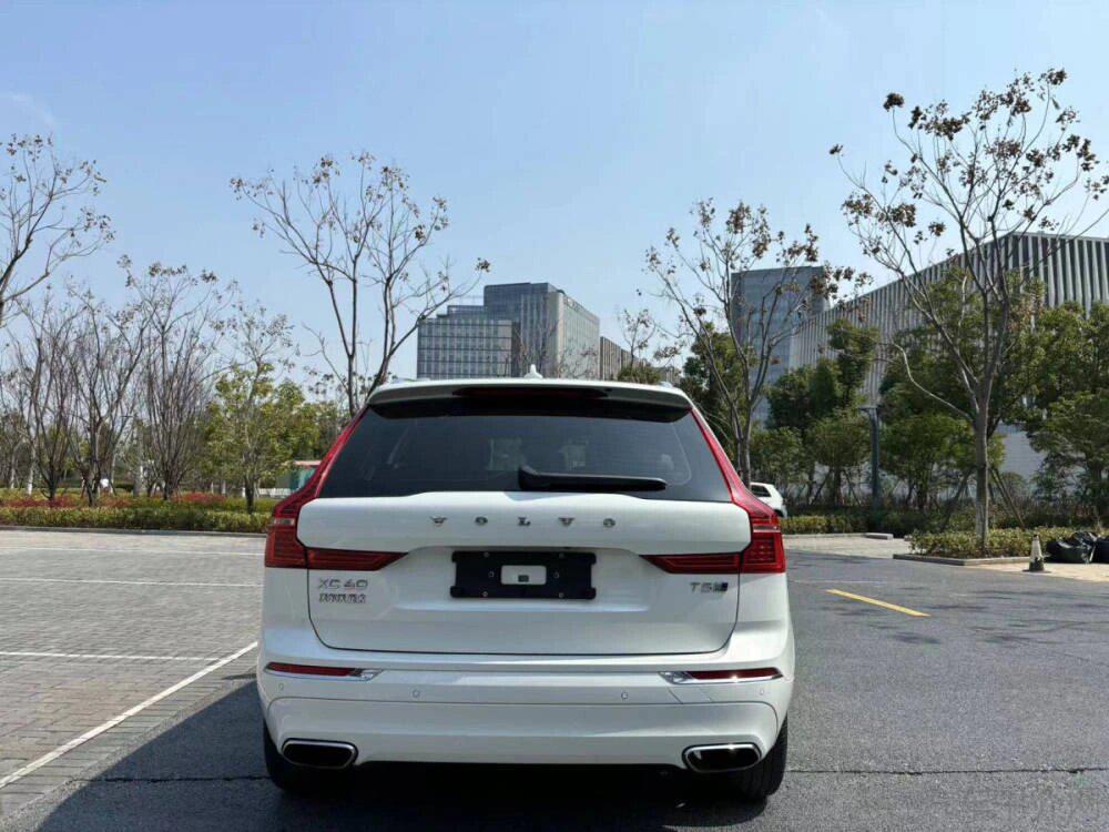 沃尔沃xc60 售价  17 88万元 上牌日期  2018年7月 车辆车型