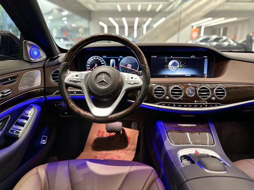 95上奔驰s350l尊贵版 19年8月 8万公里 真皮加热座椅 全景天窗 64色