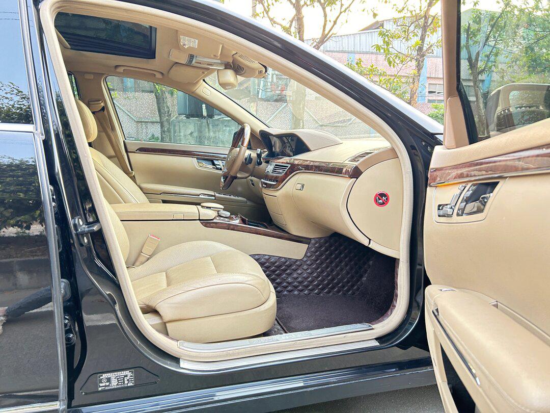 当前位置:>易车>社区>奔驰s级社区>超级极品2010年s350四驱顶配,新车