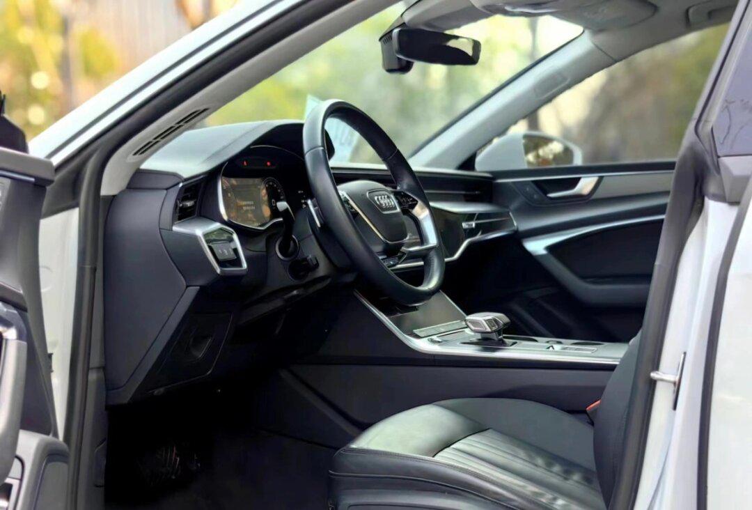 奥迪a7 售价:38万元 上牌日期:2021年5月 车辆车型:轿车 车辆产地:进