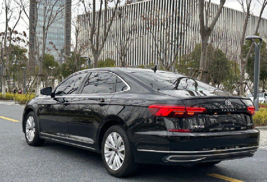 大众帕萨特330精英版2.