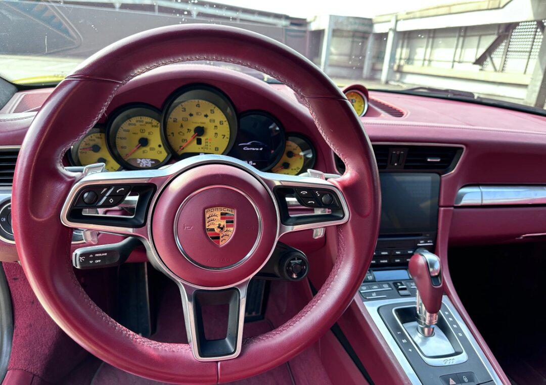 保时捷911carrera 4 3.0t 售价:71.89 上牌日期:2019年