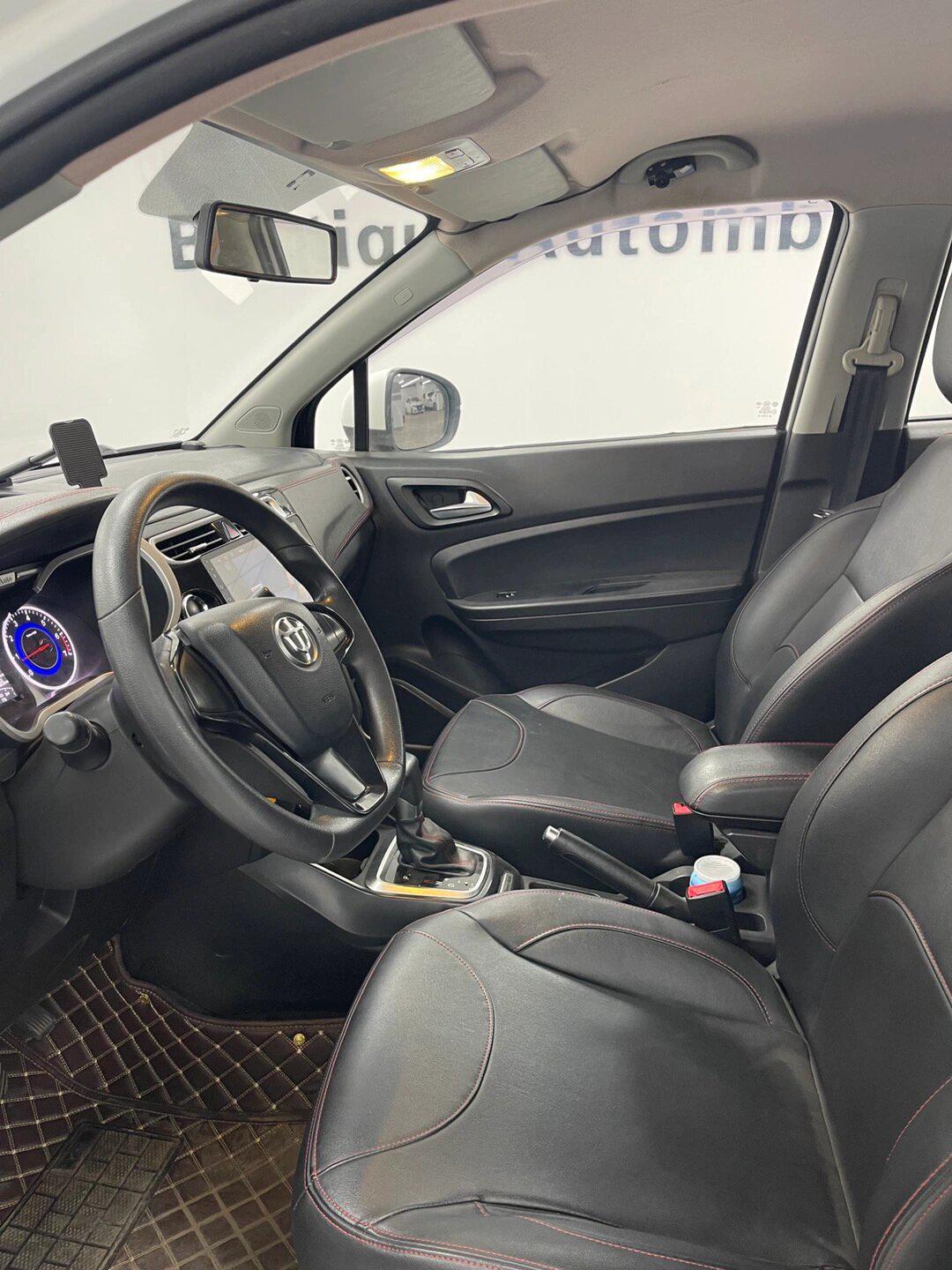 2017年中华v3 自动1.5l 大屏导航 倒车影像 真皮座椅 内饰嘎嘎新 空间