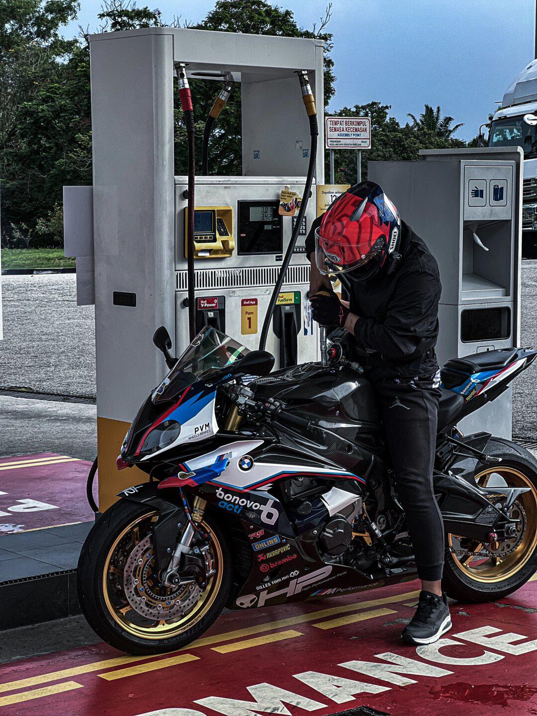 9890宝马s1000rr. shoei x15红蚂蚁_汽车杂谈社区_易车社区