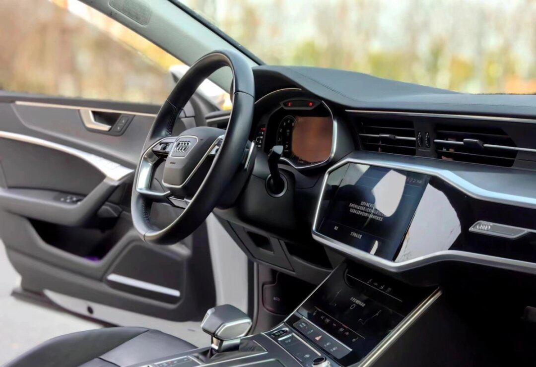 奥迪a7 售价:38万元 上牌日期:2021年5月 车辆车型:轿车 车辆产地:进