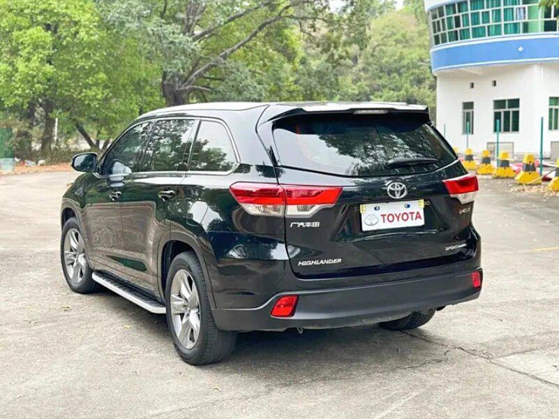 车型:汉兰达 品牌:toyota/丰田 车况:3万-4万公里 排量:2.