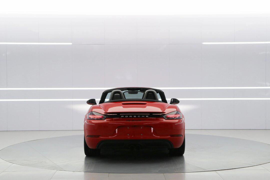 当前位置:>易车>社区>保时捷718社区>20年新款保时捷718boxstert原版