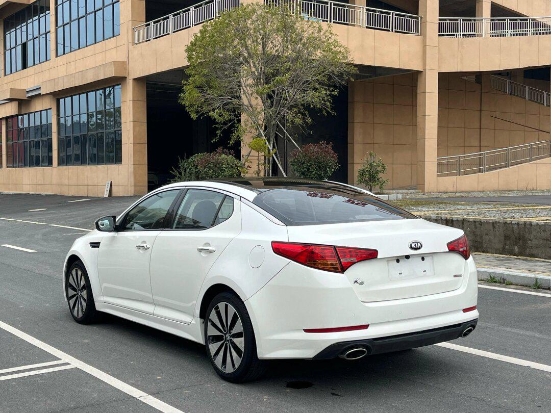 0l自动全景天窗 车子后面有点小瑕疵 发动机变速箱完美状态 _起亚k5