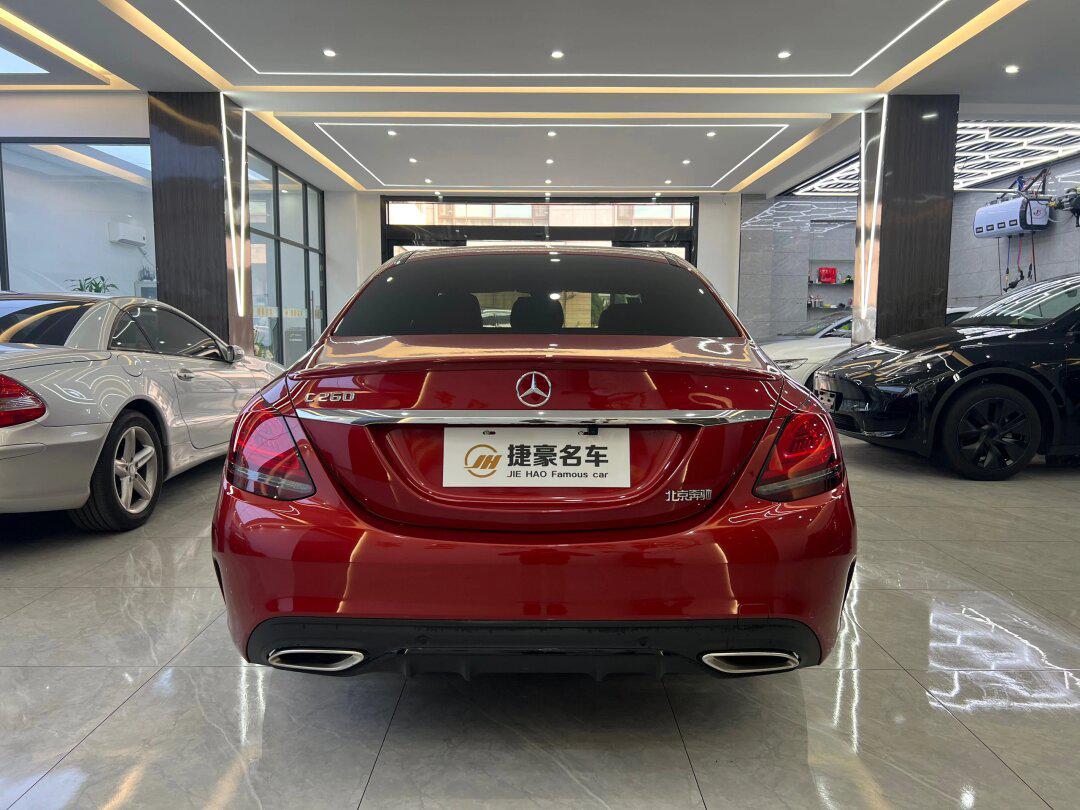 新到:2021年5月奔驰c260星耀臻藏版,2.8万公里,极品车况,配置丰富:柏