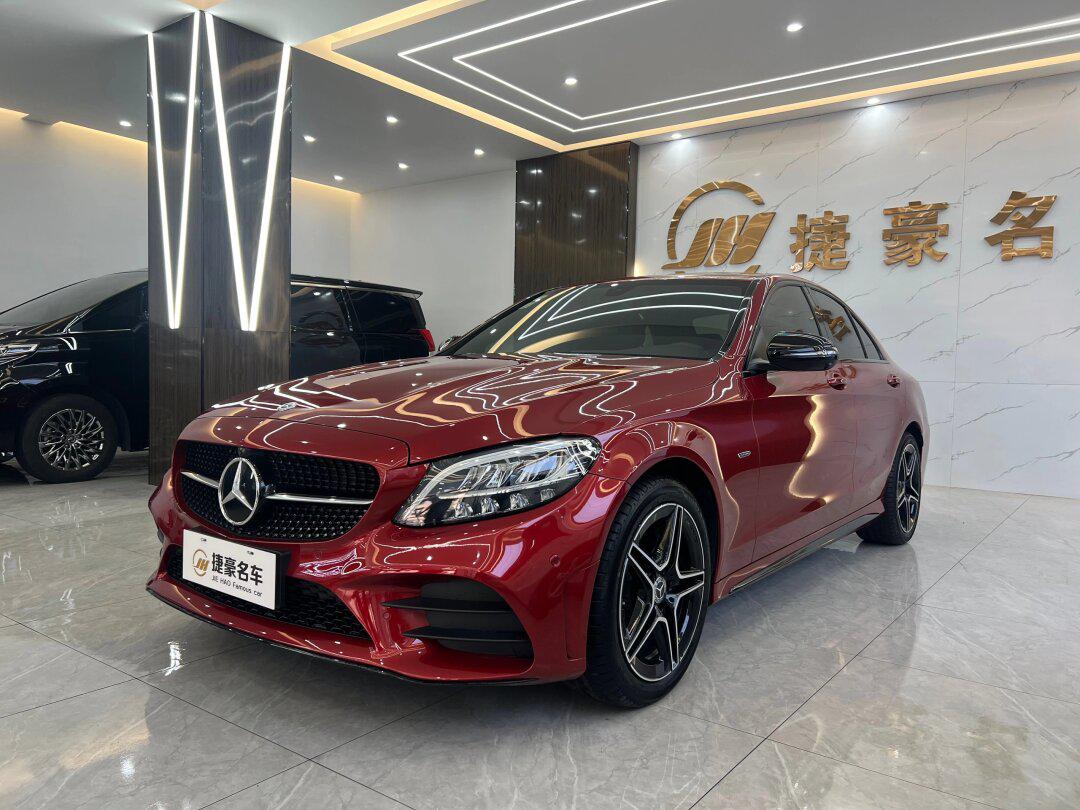 新到:2021年5月奔驰c260星耀臻藏版,2.8万公里,极品车况,配置丰富:柏