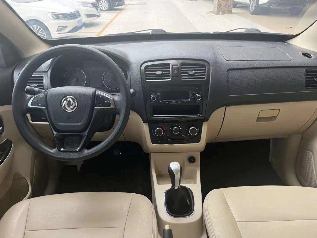 东风风光370豪华版,2017年3月上牌,一手车主,仅仅跑7万公里,排量1.