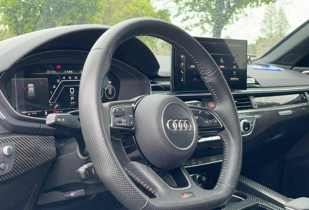 奥迪rs4 售价:65.5万元 上牌日期:2021年1月 车辆车型:轿车 车辆产