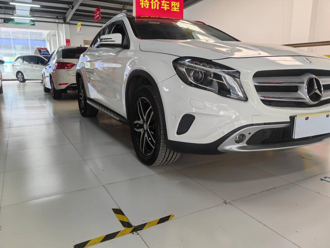 15款奔驰gla2004matic时尚型号16年上牌,里程10.