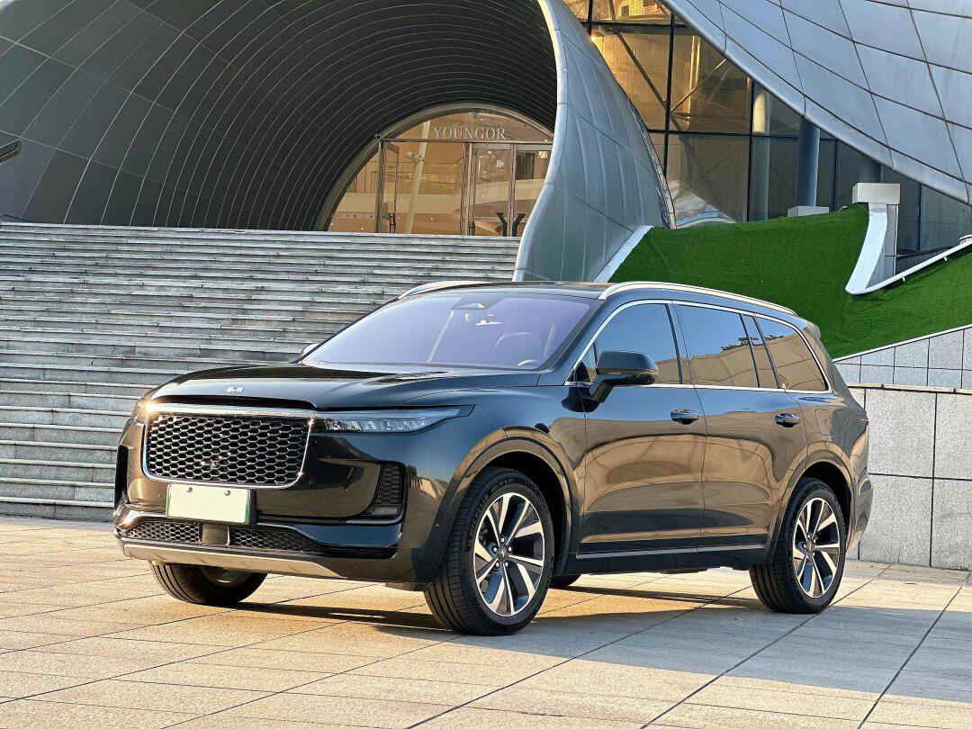 0422年理想one,增程式6座,黑车内白