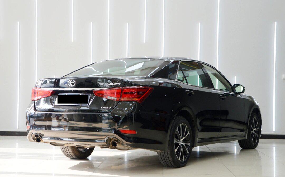 丰田皇冠2.0t 售价:12.8万元 上牌日期:2018年8月 车辆车型:轿车