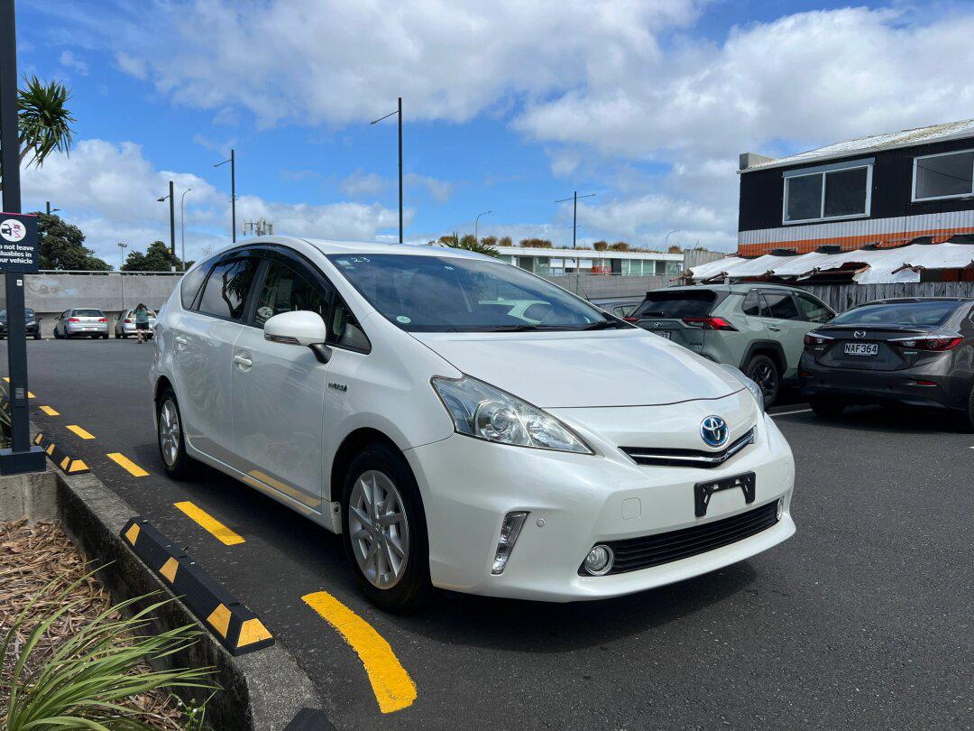 2013年的白色丰田普锐斯阿尔法 7座家庭车_普锐斯社区_易车社区