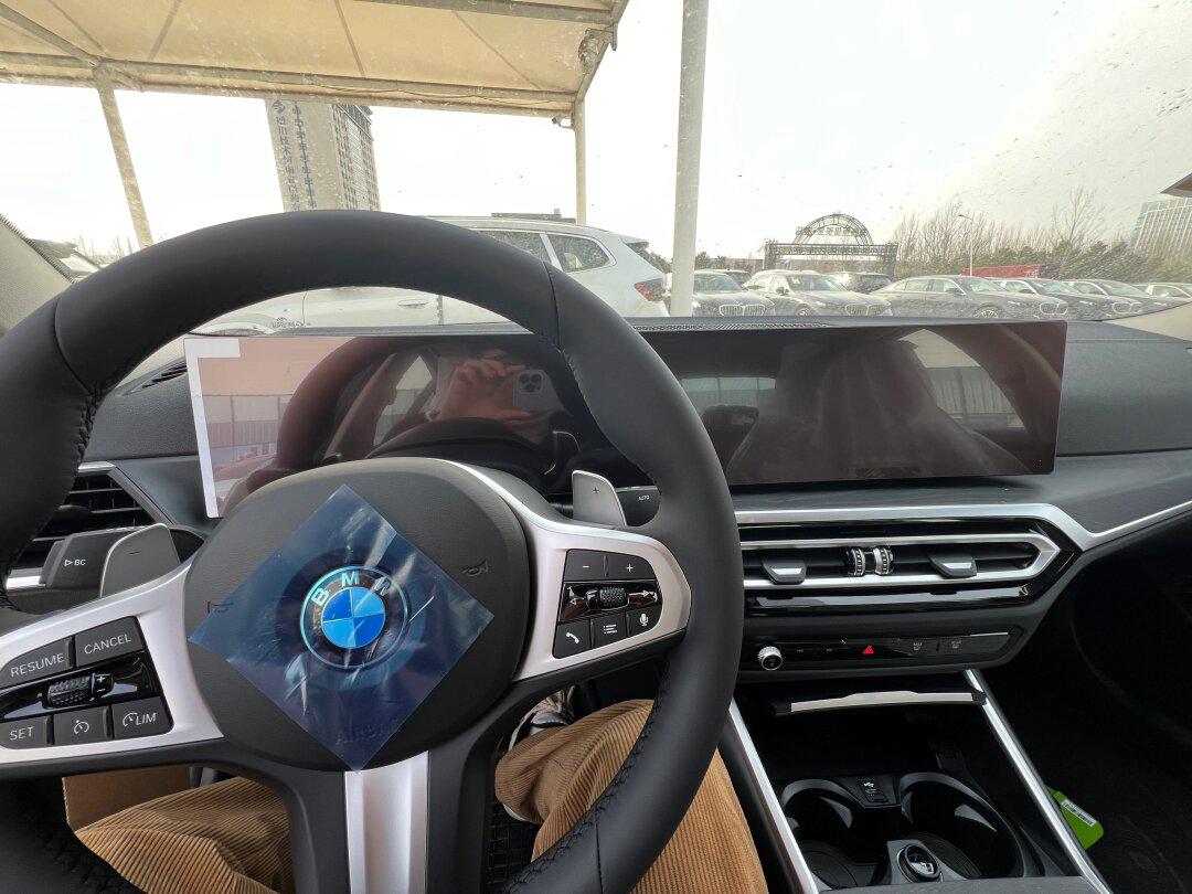 新车已提bmw325i运动,白车红内_宝马3系社区_易车社区