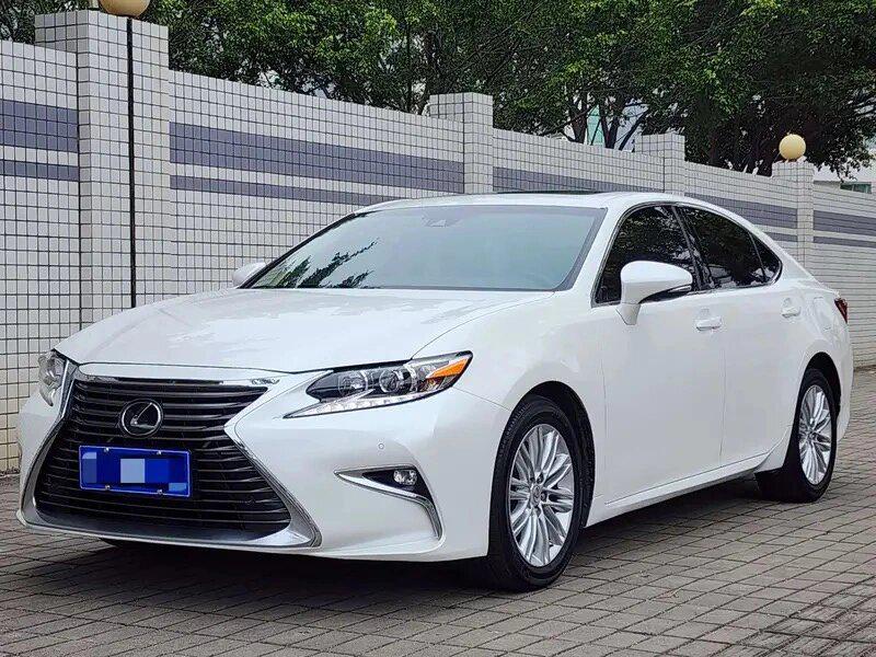 2015年雷克萨斯es200 舒适版 本地一手车,9万多公里,15改款2.