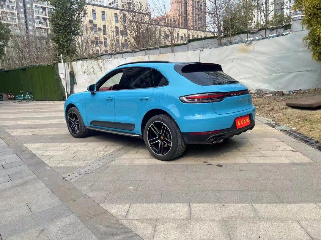 新到21年12月落地的保时捷macan124万的配置单!