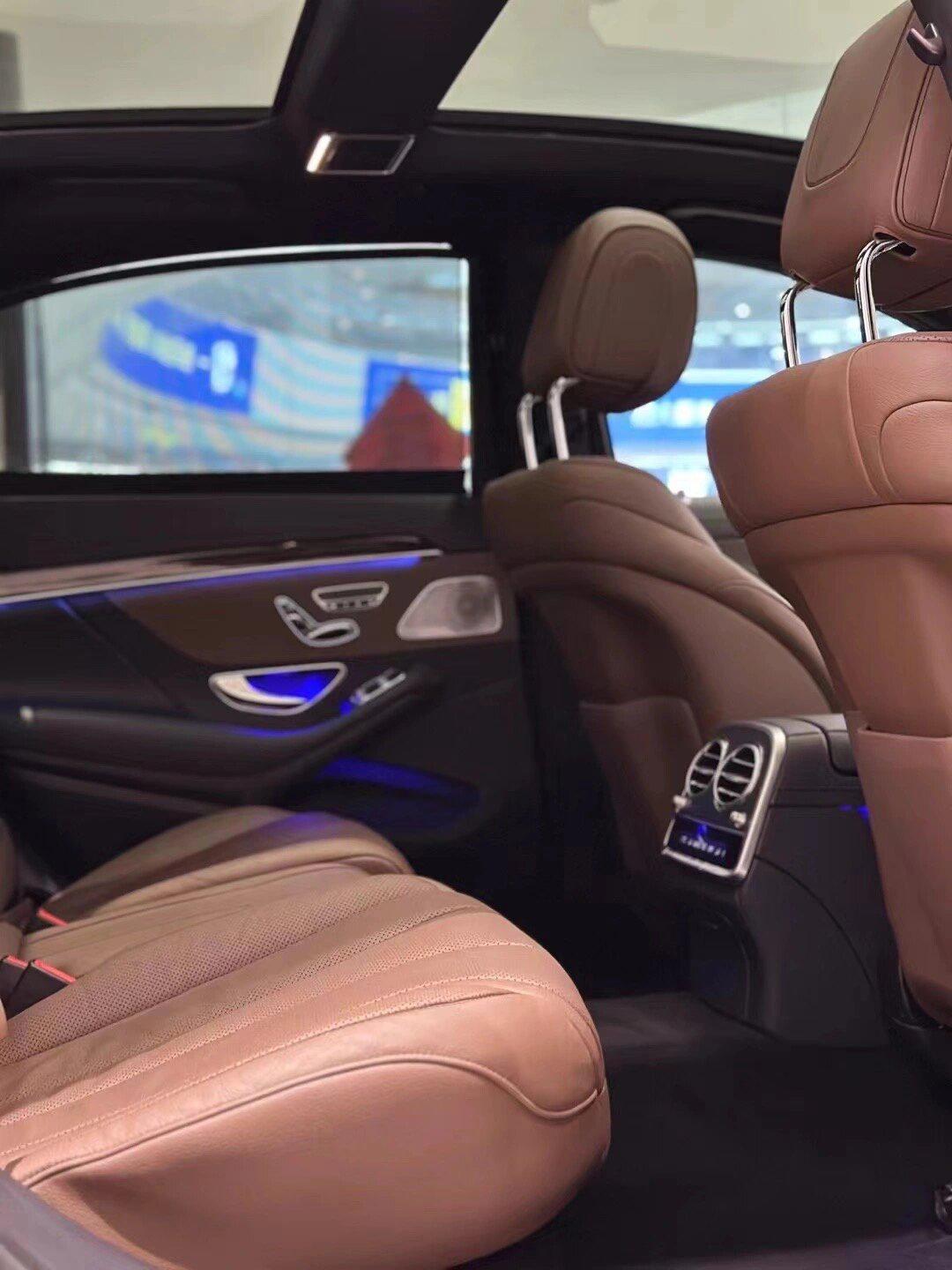 95上奔驰s350l尊贵版 19年8月 8万公里 真皮加热座椅 全景天窗 64色