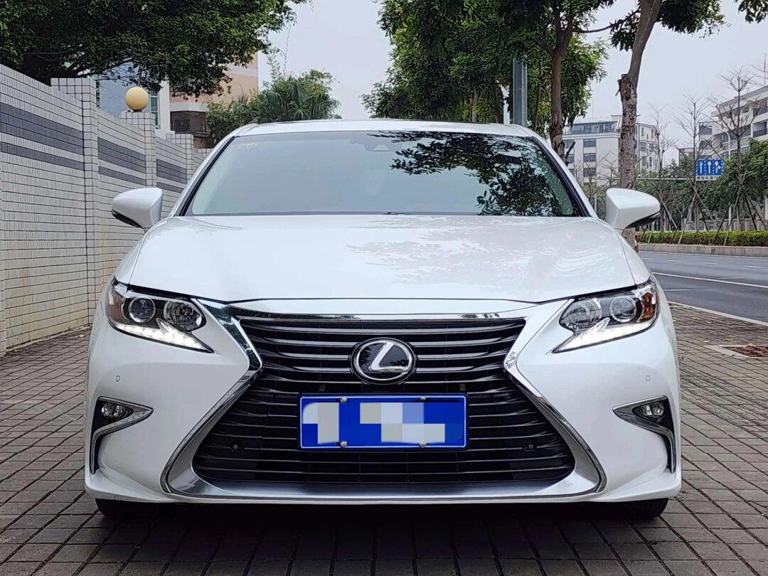 2015年雷克萨斯es200 舒适版 本地一手车,9万多公里,15改款2.