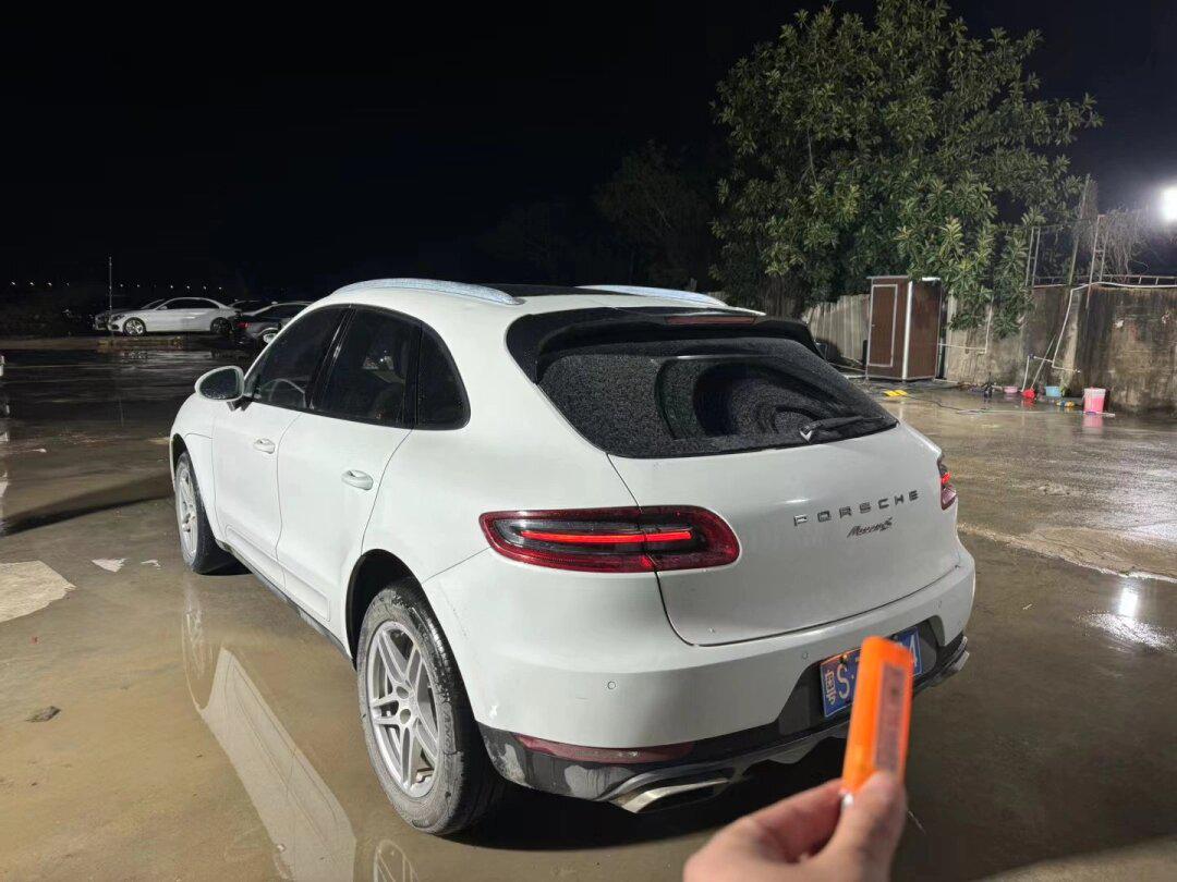 8万 粤s户97准17年保时捷迈凯macan排量2.