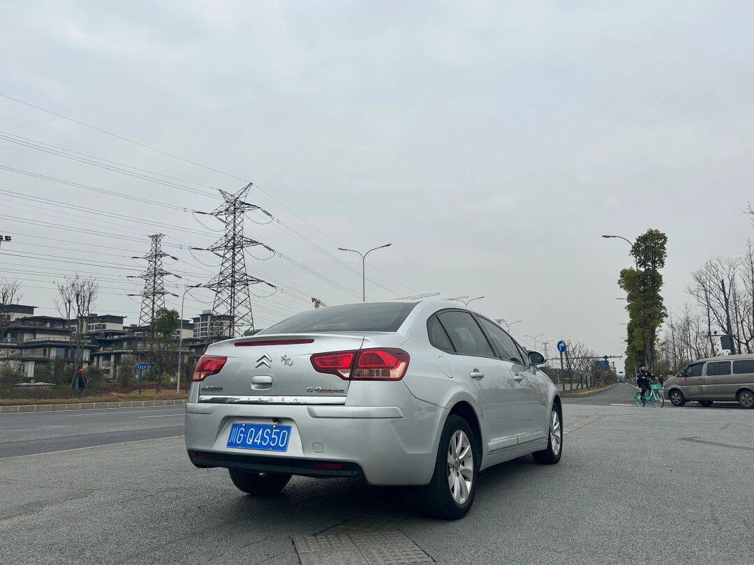 一万五的法系车,雪铁龙世嘉