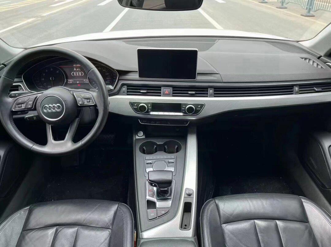 17年奥迪a4l,2.0t时尚版,全景天窗