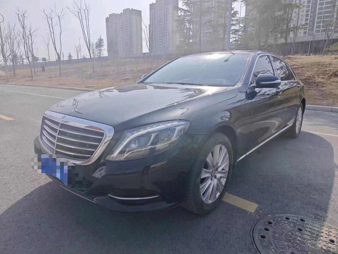 15年奔驰s350.黑外粽内,车况原版,发动机有个排水记录.价格便宜,30.