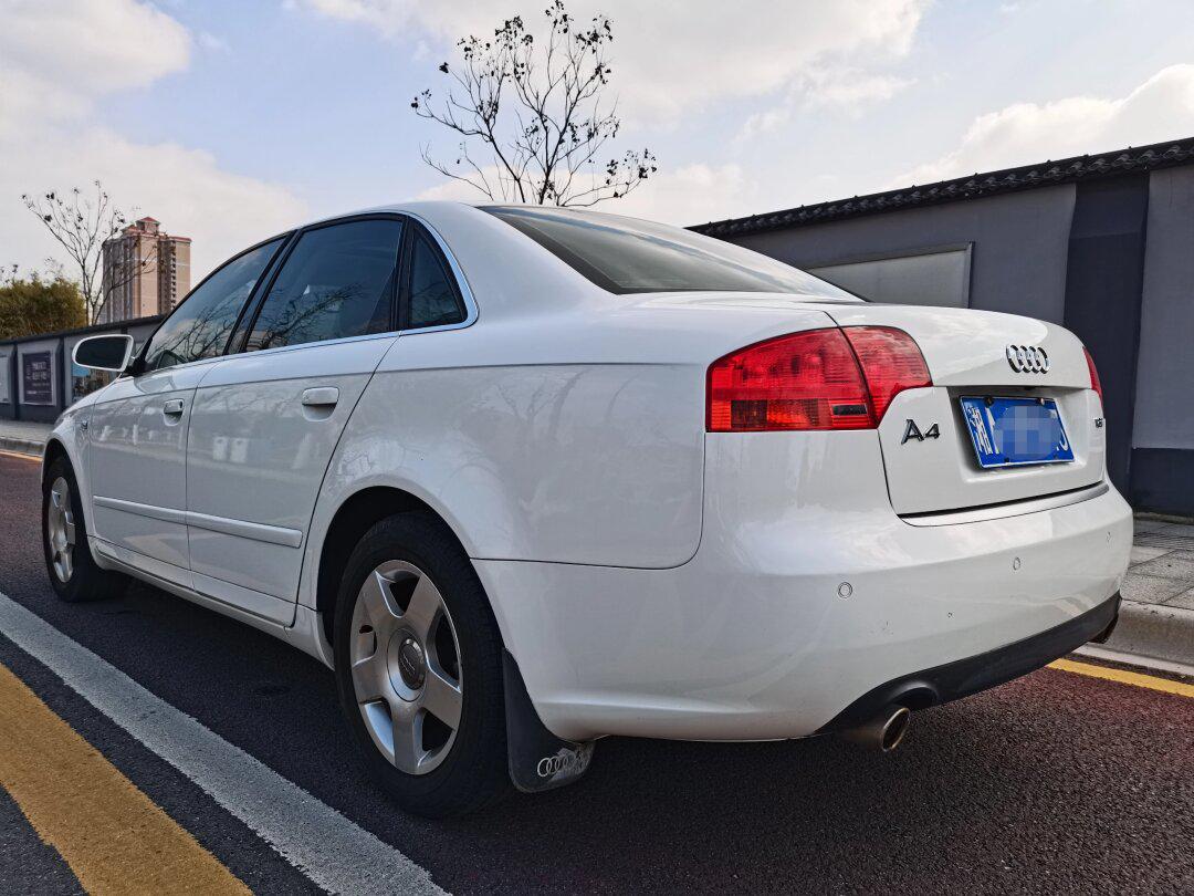 2008年奥迪a4,1.8t自动天窗,私家一手车,整车原版,车子爱惜的很好,10