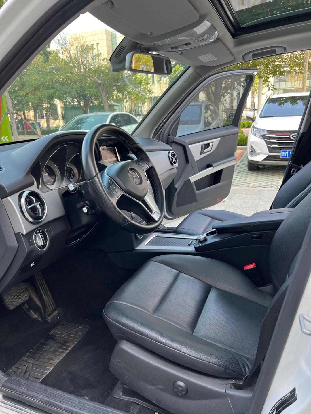 精品glk300, 新到13年11月年奔驰glk300动感型,新车指导价43.