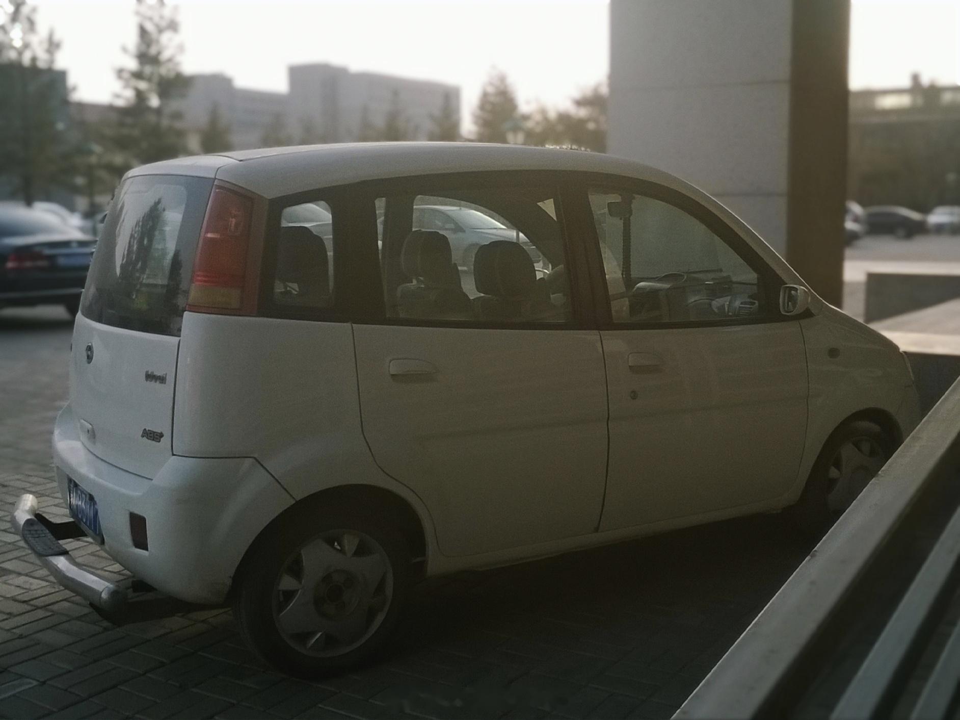 昌河爱迪尔早期版本(changhe ideal),博通出品,外观灵感源自绿叶,看