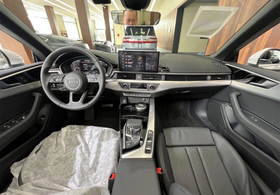 奥迪a52.0t敞篷车 售价:39.3万元(还价不多) 上牌日期:2023年10