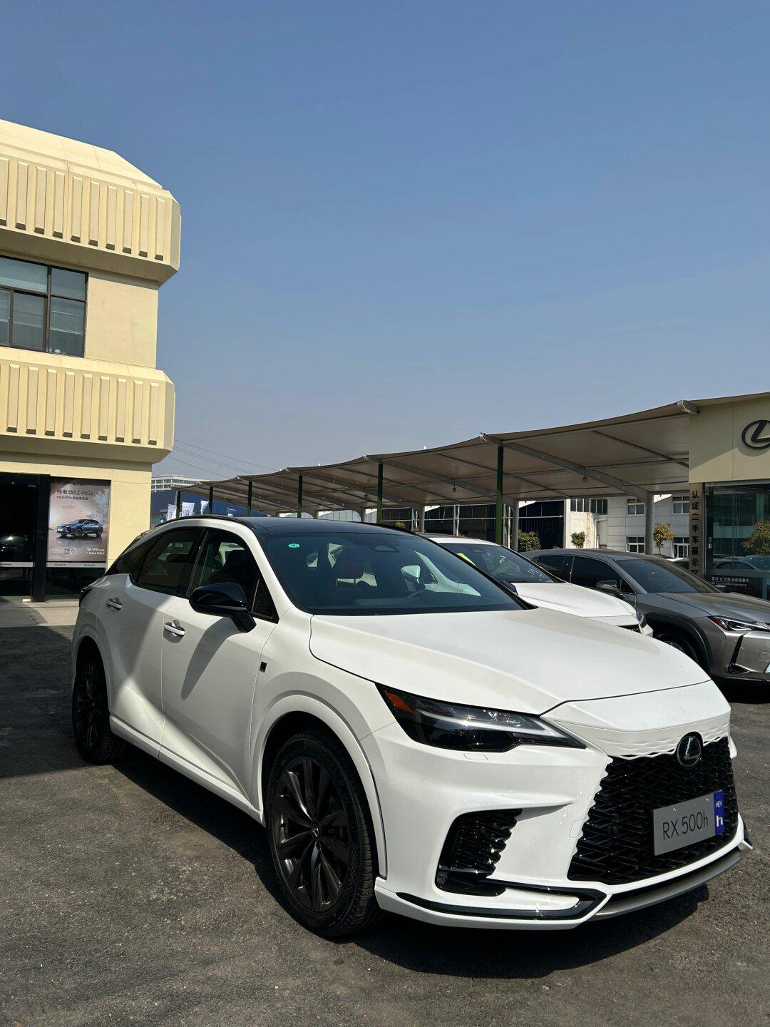 2024雷克萨斯rx500h运动版白色