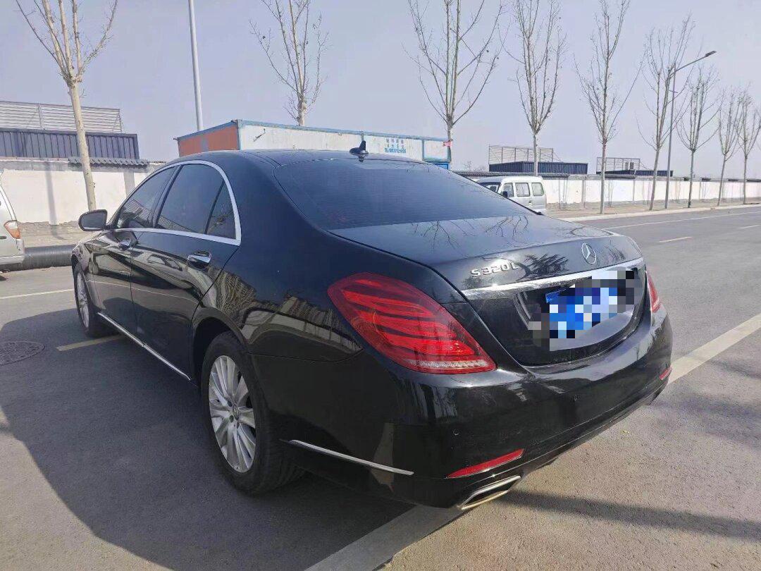 15年奔驰s350.黑外粽内,车况原版,发动机有个排水记录.价格便宜,30.