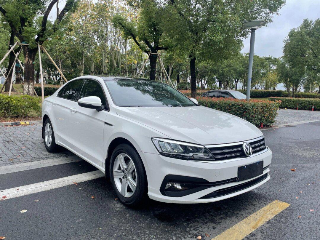 28万元 上牌日期:2022年7月 车辆颜色:白色_凌渡社区_易车社区