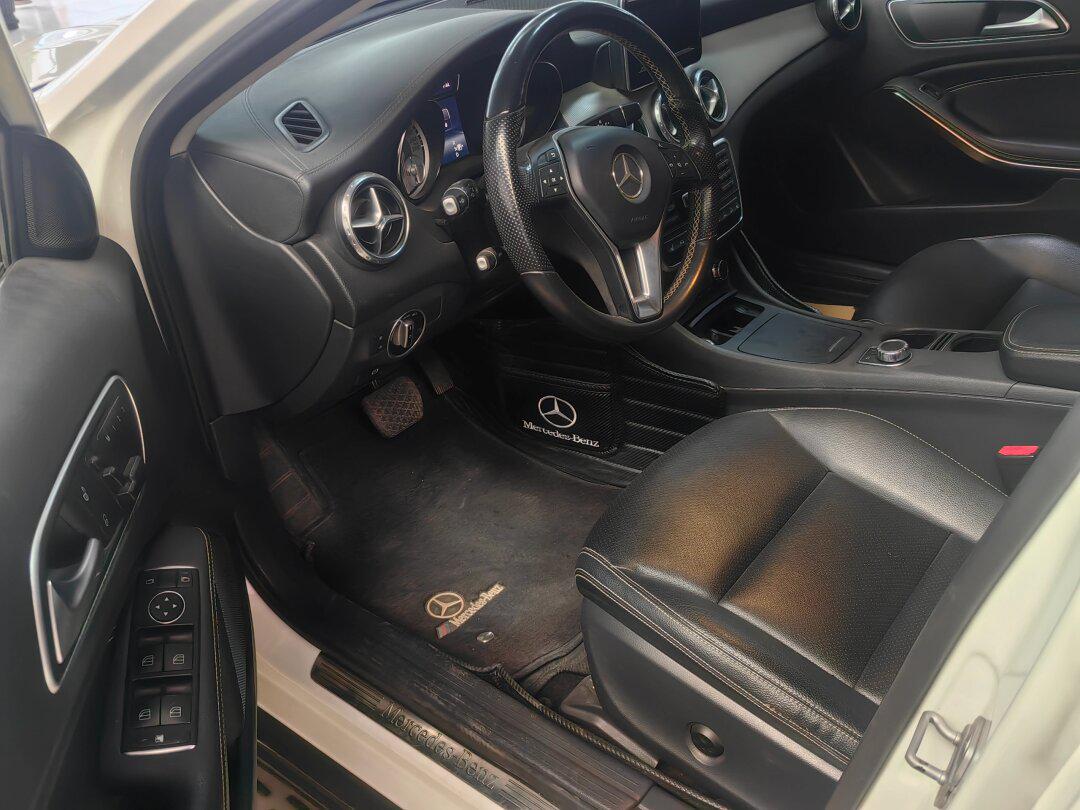 15款奔驰gla2004matic时尚型号16年上牌,里程10.